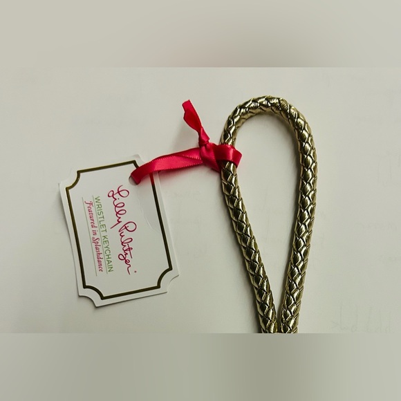 New Lilly Pulitzer Wristlet Keychain Seashell featured in Splashdance Summer - Picture 7 of 12